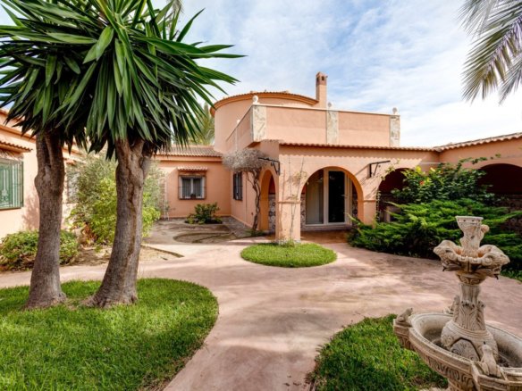 5 Bed 3 Bath Villa in Torrevieja - Caza De Casa
