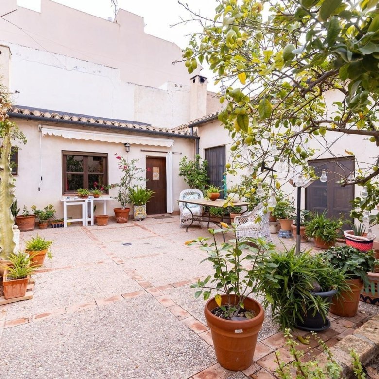 8 Bedroom 4 Bathroom Town House in Los Martinez Del Puerto - Caza De Casa