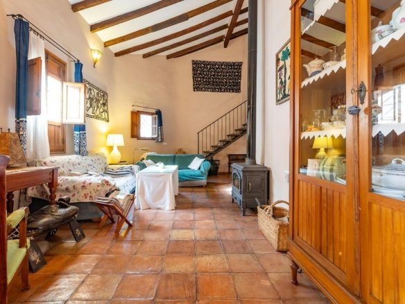 8 Bedroom 4 Bathroom Town House in Los Martinez Del Puerto - Caza De Casa