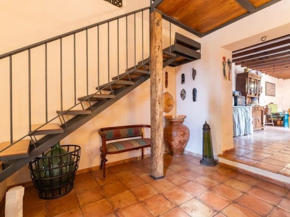 8 Bedroom 4 Bathroom Town House in Los Martinez Del Puerto - Caza De Casa