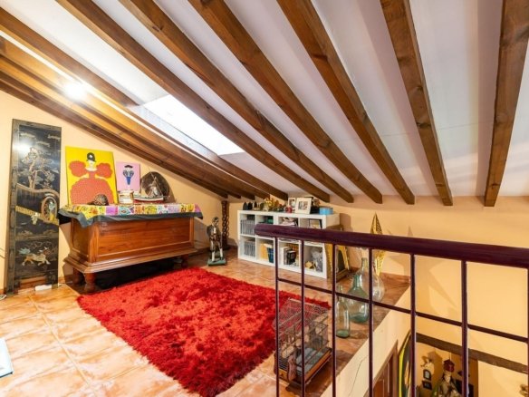 8 Bedroom 4 Bathroom Town House in Los Martinez Del Puerto - Caza De Casa