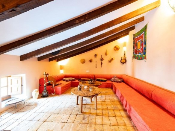 8 Bedroom 4 Bathroom Town House in Los Martinez Del Puerto - Caza De Casa