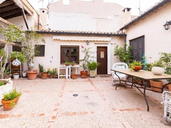 8 Bedroom 4 Bathroom Town House in Los Martinez Del Puerto - Caza De Casa