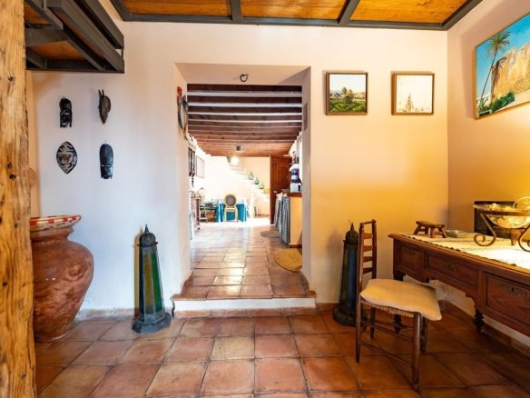 8 Bedroom 4 Bathroom Town House in Los Martinez Del Puerto - Caza De Casa