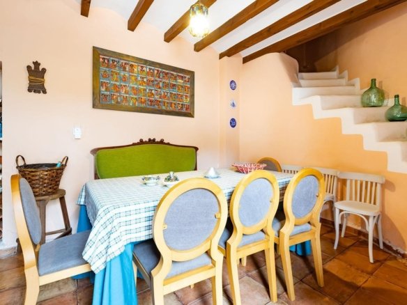 8 Bedroom 4 Bathroom Town House in Los Martinez Del Puerto - Caza De Casa