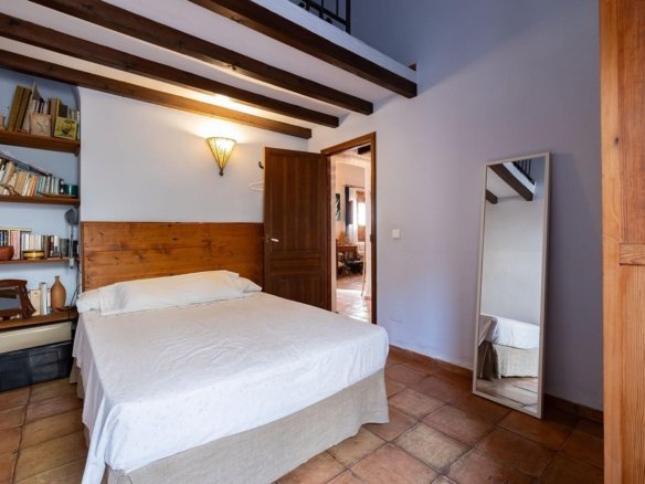 8 Bedroom 4 Bathroom Town House in Los Martinez Del Puerto - Caza De Casa