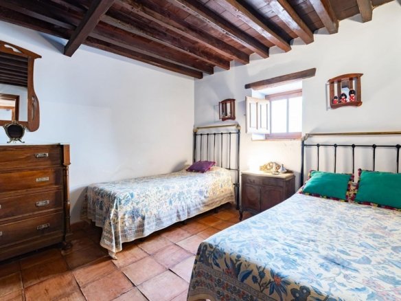 8 Bedroom 4 Bathroom Town House in Los Martinez Del Puerto - Caza De Casa