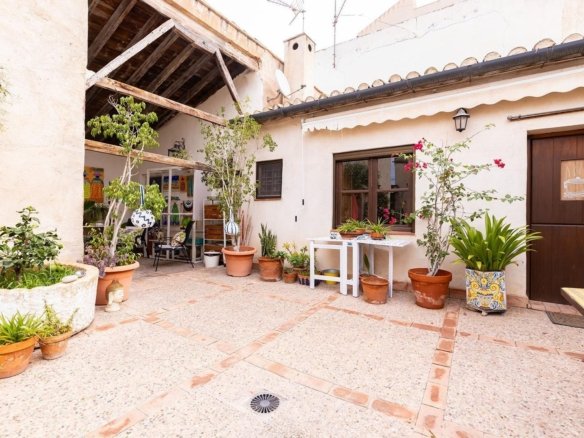 8 Bedroom 4 Bathroom Town House in Los Martinez Del Puerto - Caza De Casa