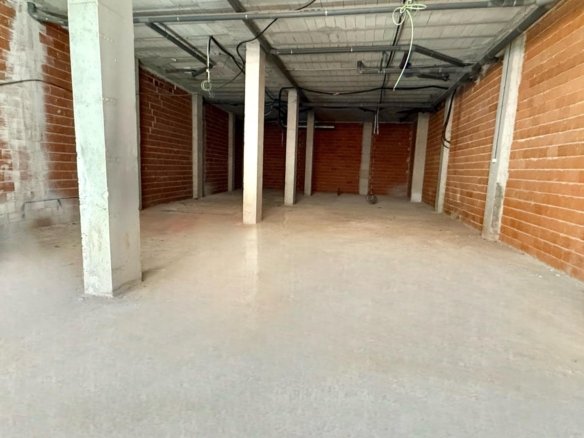 Commercial in Torrevieja - Caza De Casa