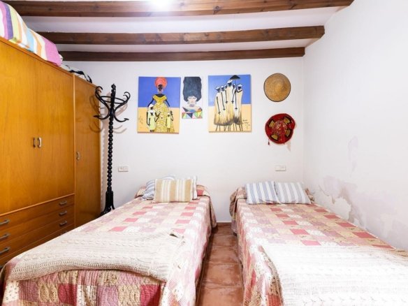 8 Bedroom 4 Bathroom Town House in Los Martinez Del Puerto - Caza De Casa