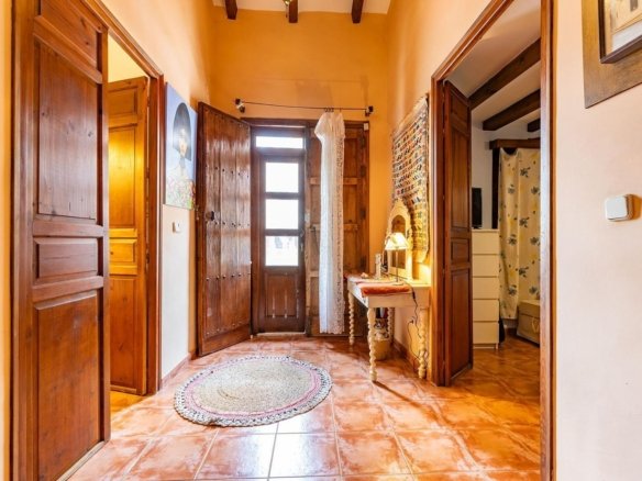 8 Bedroom 4 Bathroom Town House in Los Martinez Del Puerto - Caza De Casa