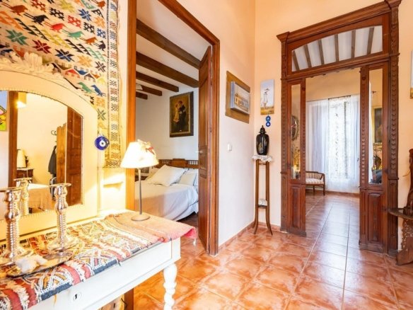 8 Bedroom 4 Bathroom Town House in Los Martinez Del Puerto - Caza De Casa