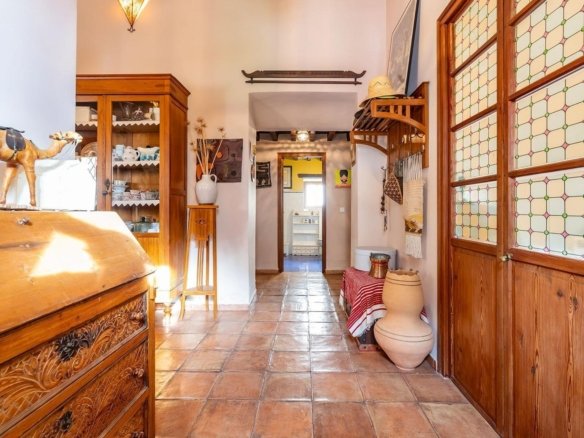 8 Bedroom 4 Bathroom Town House in Los Martinez Del Puerto - Caza De Casa