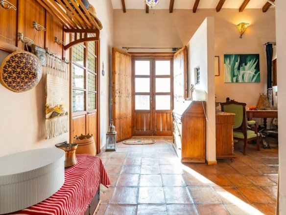 8 Bedroom 4 Bathroom Town House in Los Martinez Del Puerto - Caza De Casa