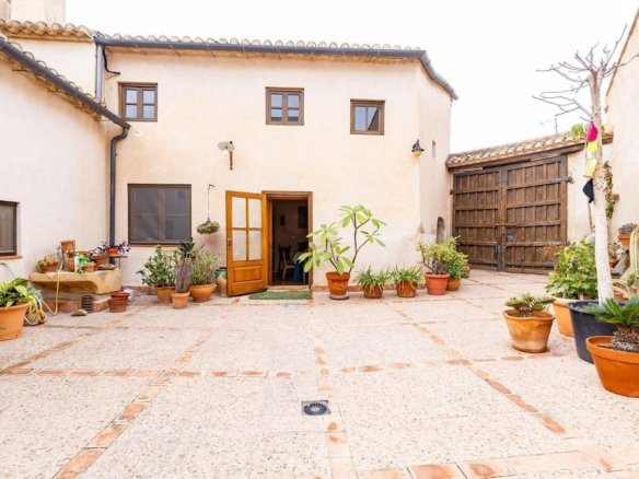 8 Bedroom 4 Bathroom Town House in Los Martinez Del Puerto - Caza De Casa