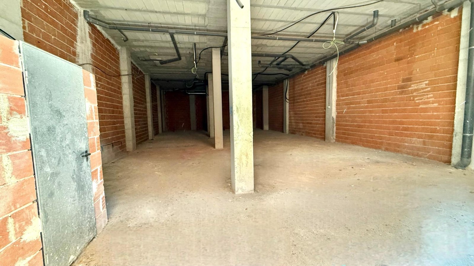 Commercial in Torrevieja - Caza De Casa