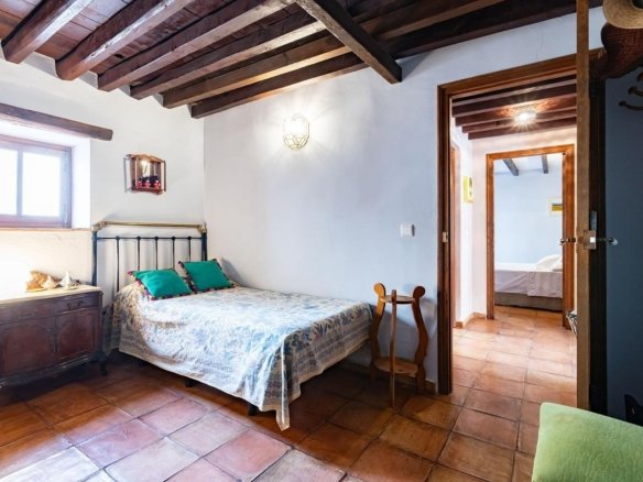 8 Bedroom 4 Bathroom Town House in Los Martinez Del Puerto - Caza De Casa
