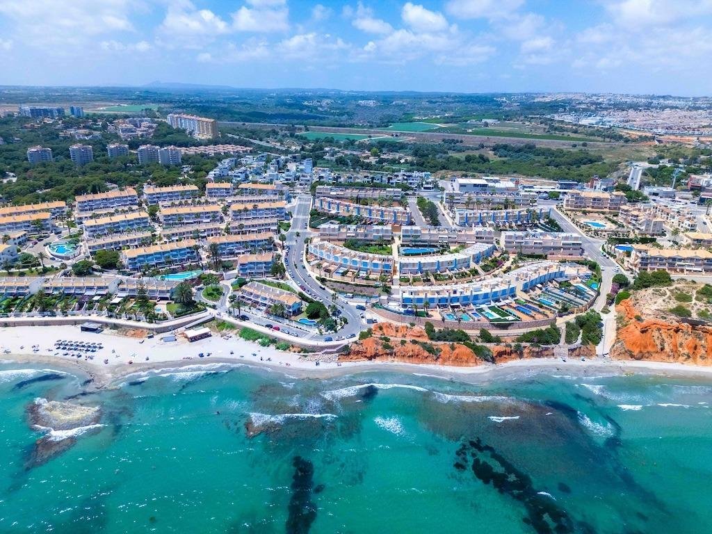 3 Bedroom 2 Bathroom Town House in Orihuela Costa - Caza De Casa