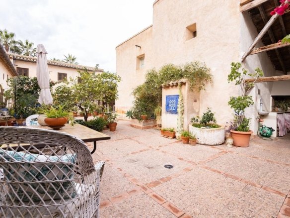 8 Bedroom 4 Bathroom Town House in Los Martinez Del Puerto - Caza De Casa