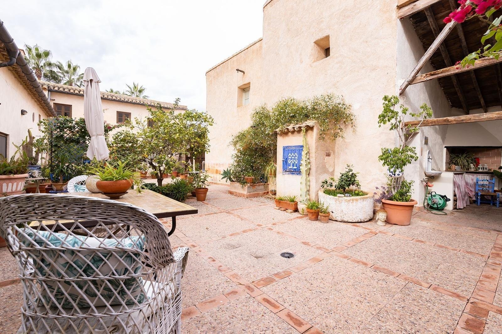 8 Bedroom 4 Bathroom Town House in Los Martinez Del Puerto - Caza De Casa