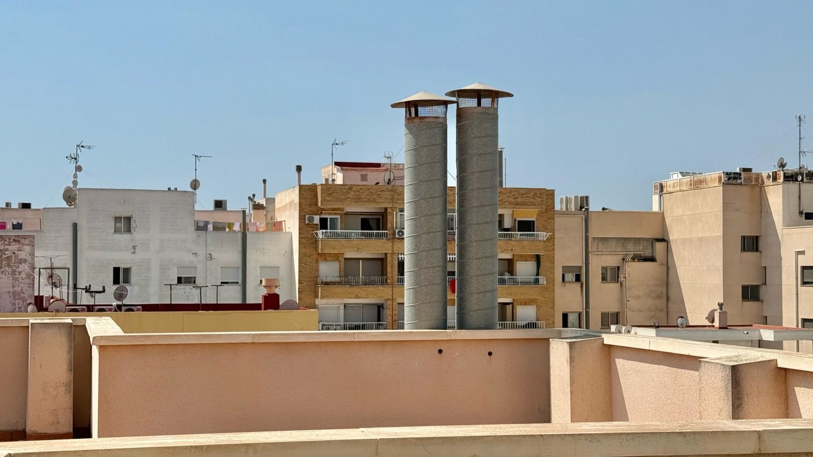 Commercial in Torrevieja - Caza De Casa