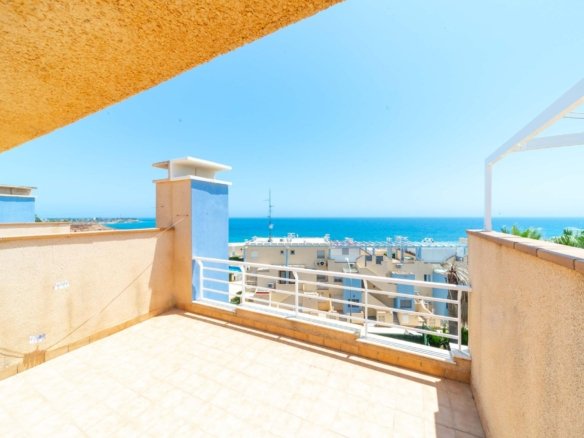 3 Bedroom 2 Bathroom Town House in Orihuela Costa - Caza De Casa