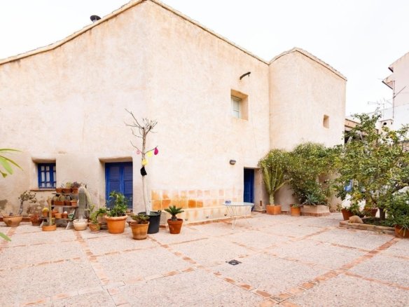 8 Bedroom 4 Bathroom Town House in Los Martinez Del Puerto - Caza De Casa