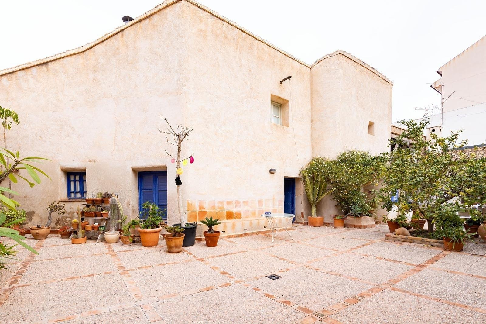 8 Bedroom 4 Bathroom Town House in Los Martinez Del Puerto - Caza De Casa
