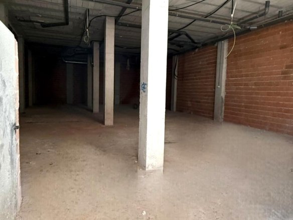 Commercial in Torrevieja - Caza De Casa