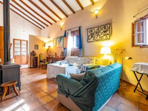 8 Bedroom 4 Bathroom Town House in Los Martinez Del Puerto - Caza De Casa