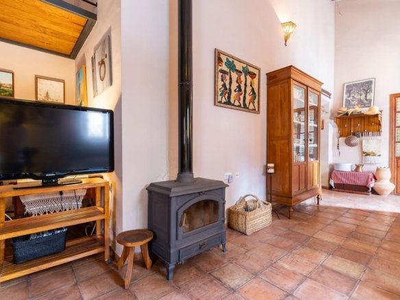 8 Bedroom 4 Bathroom Town House in Los Martinez Del Puerto - Caza De Casa