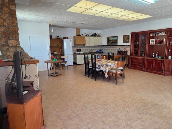 6 Bedroom 3 Bathroom Country House in Yecla - Caza De Casa