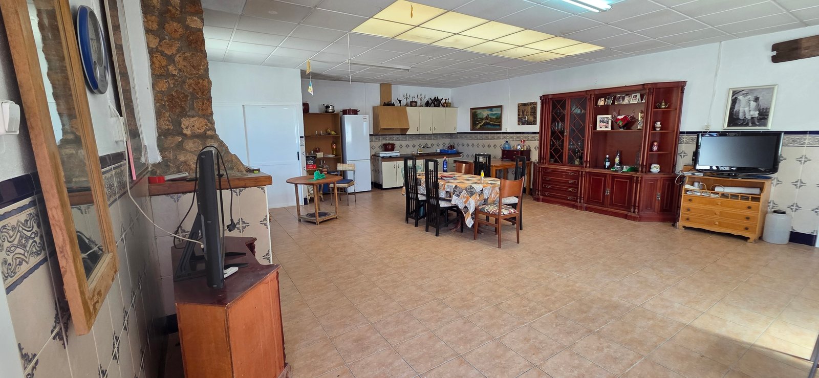 6 Bedroom 3 Bathroom Country House in Yecla - Caza De Casa