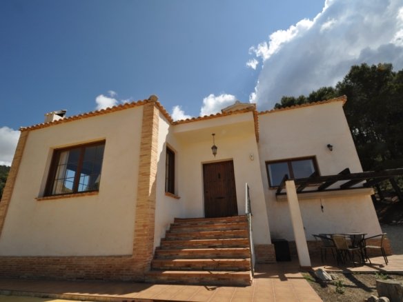 5 Bedroom 3 Bathroom Villa in Castalla - Caza De Casa