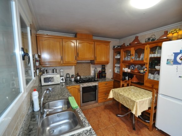 6 Bedroom 3 Bathroom Town House in Pinoso - Caza De Casa