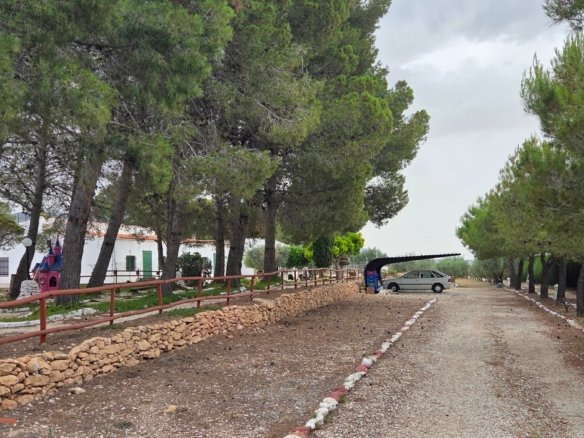 6 Bedroom 2 Bathroom Country House in Pinoso - Caza De Casa
