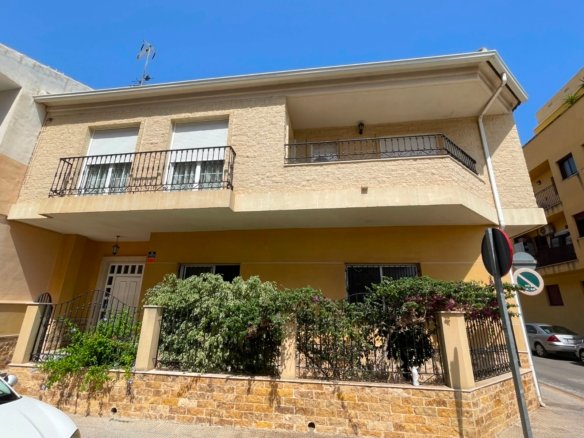 5 Bed 3 Bath Town House in Formentera del Segura - Caza De Casa