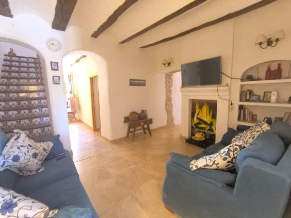 4 Bedroom 2 Bathroom Villa in Chinorlet - Caza De Casa