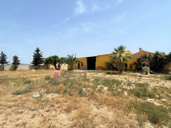 Commercial in Balsicas - Caza De Casa