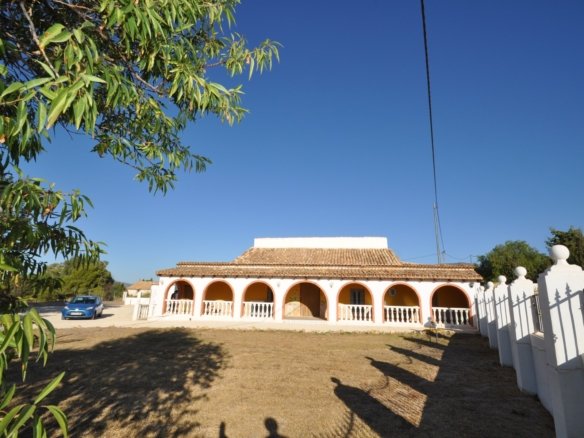 8 Bedroom 4 Bathroom Country House in Pinoso - Caza De Casa