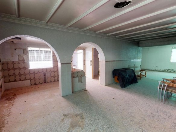 5 Bed 1 Bath Town House in Albatera - Caza De Casa