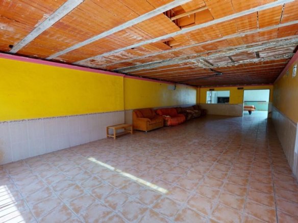 5 Bed 1 Bath Town House in Albatera - Caza De Casa
