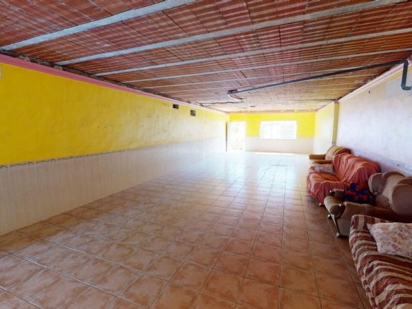 5 Bed 1 Bath Town House in Albatera - Caza De Casa
