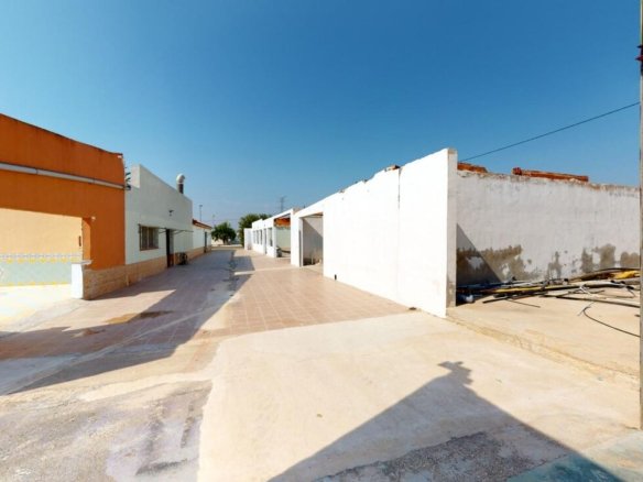 5 Bed 1 Bath Town House in Albatera - Caza De Casa