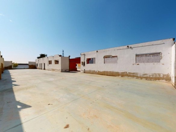 5 Bed 1 Bath Town House in Albatera - Caza De Casa