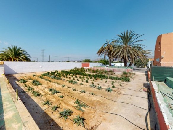 5 Bed 1 Bath Town House in Albatera - Caza De Casa