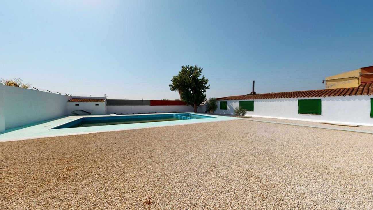 5 Bed 1 Bath Town House in Albatera - Caza De Casa