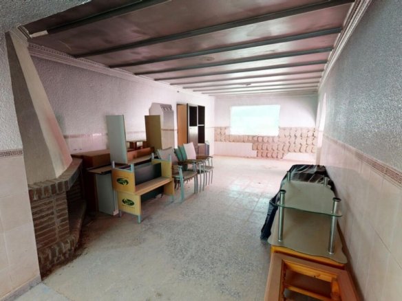 5 Bed 1 Bath Town House in Albatera - Caza De Casa