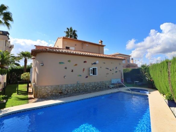 3 Bedroom 2 Bathroom Villa in Oliva - Caza De Casa