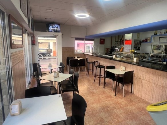 Commercial in Torrevieja - Caza De Casa